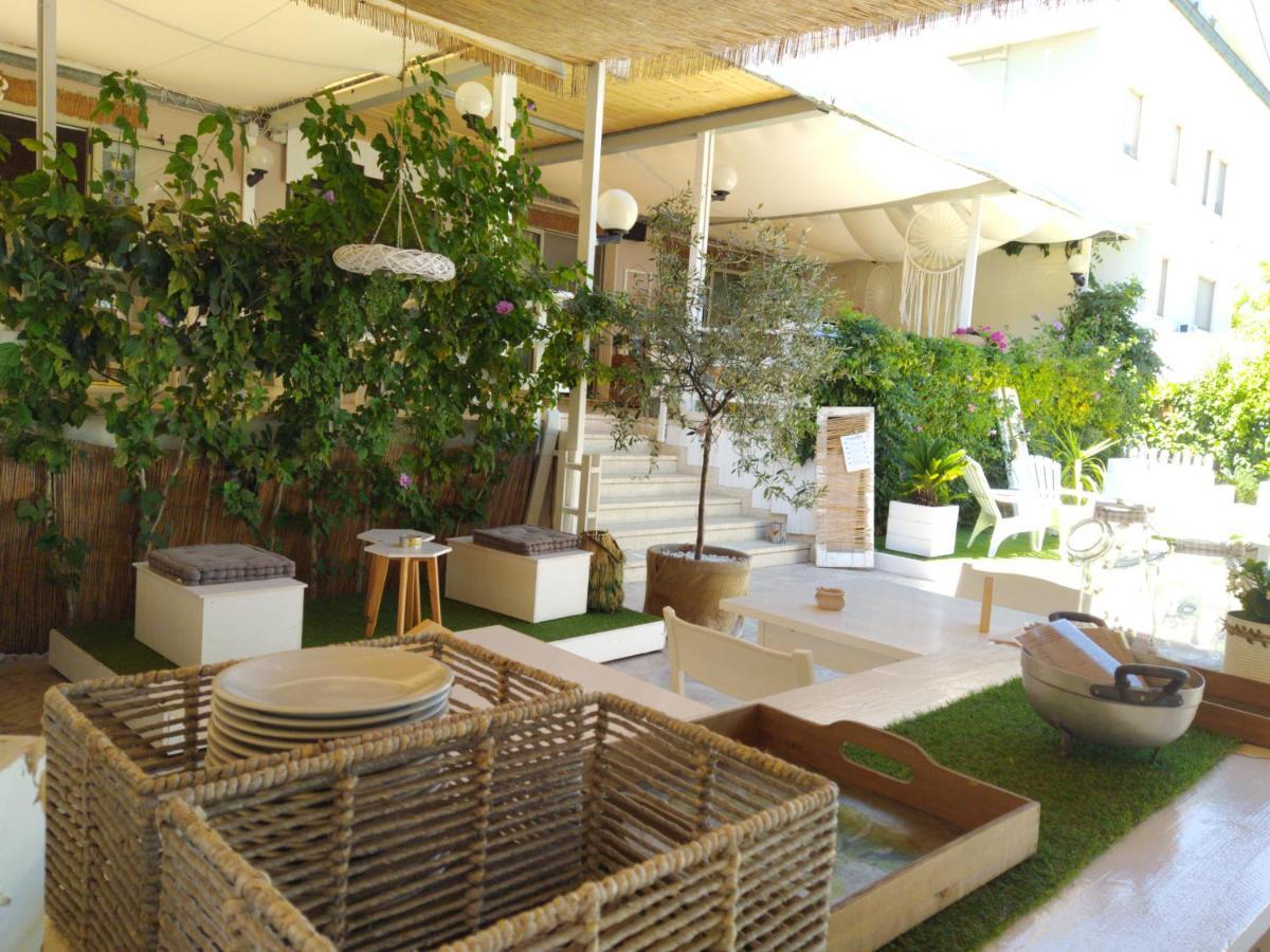 Hotel Petit Silvi Marina Extérieur photo