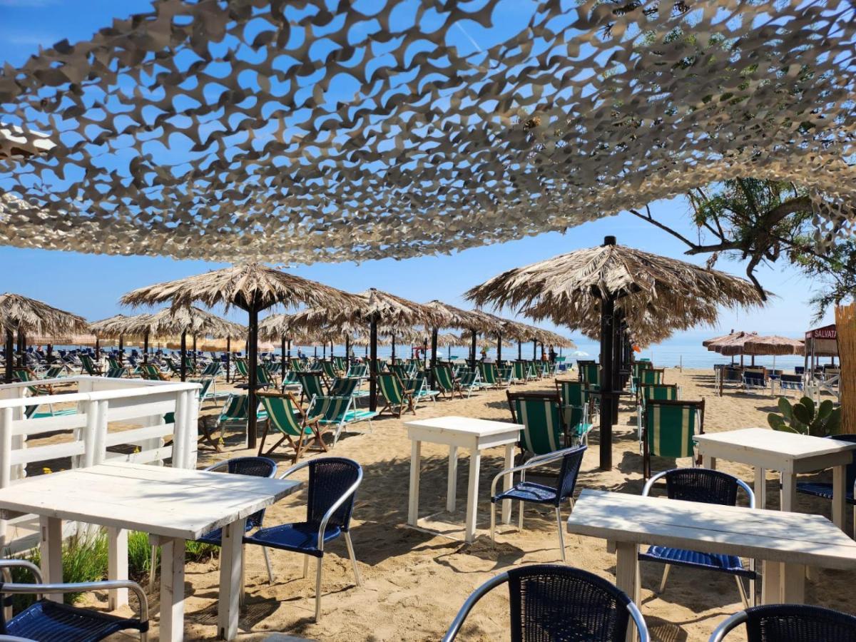 Hotel Petit Silvi Marina Extérieur photo