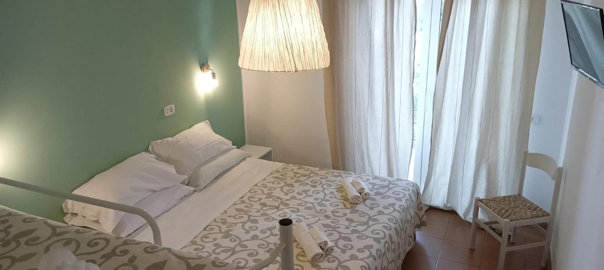 Hotel Petit Silvi Marina Extérieur photo