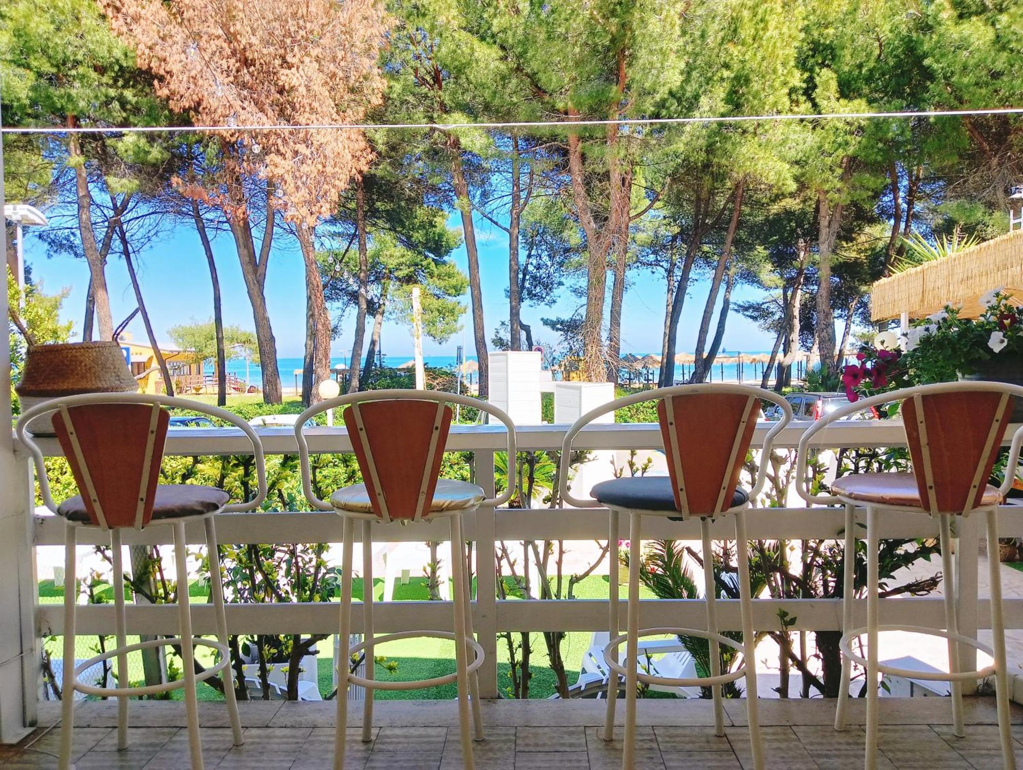 Hotel Petit Silvi Marina Extérieur photo