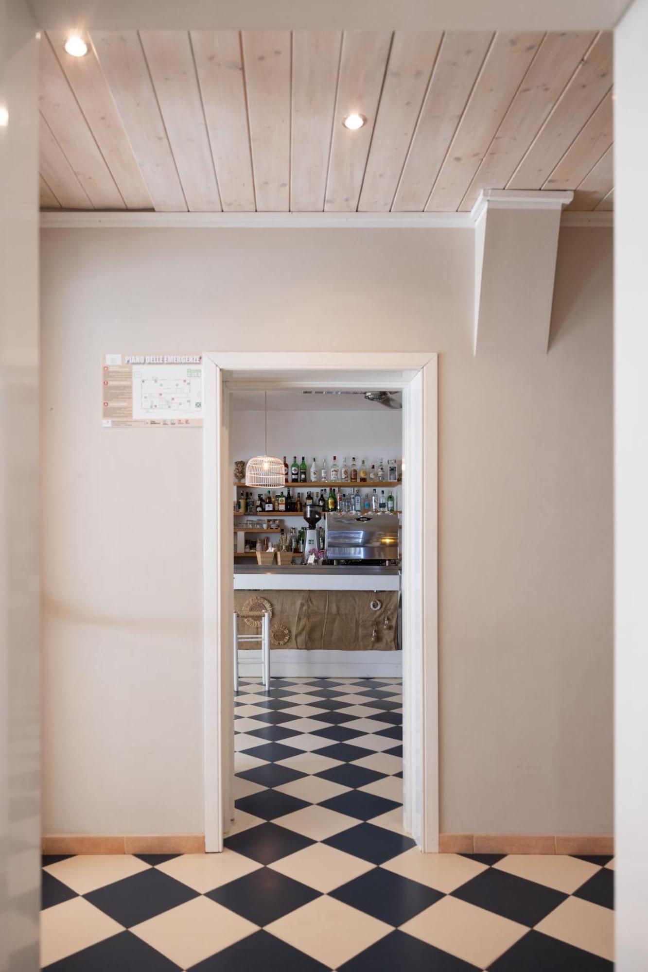 Hotel Petit Silvi Marina Extérieur photo