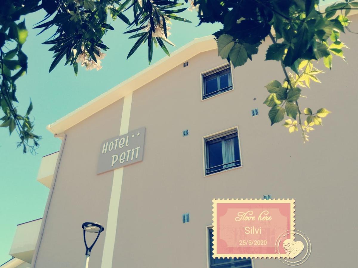 Hotel Petit Silvi Marina Extérieur photo
